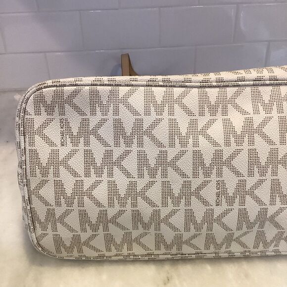 Michael Kors Monogram Carry All Tote Bag - Picture 8 of 15